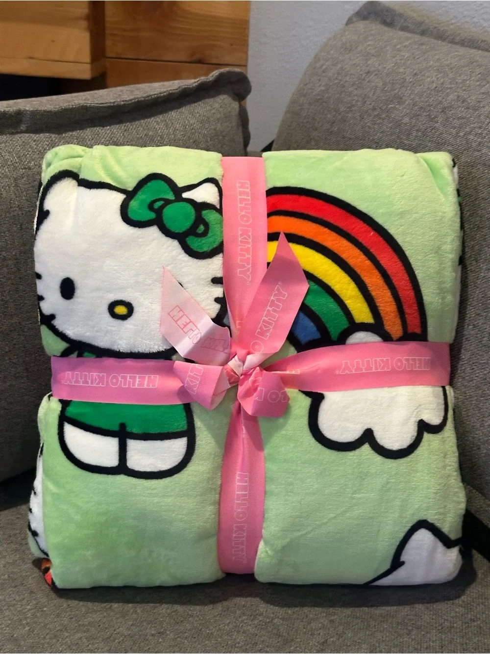 New! Hello Kitty Lucky Rainbow Plush Blanket Full/Queen 90x90 NWT Sanrio NWT